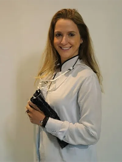 Foto de Andreia Manetta, dentista na Tonon Odontologia